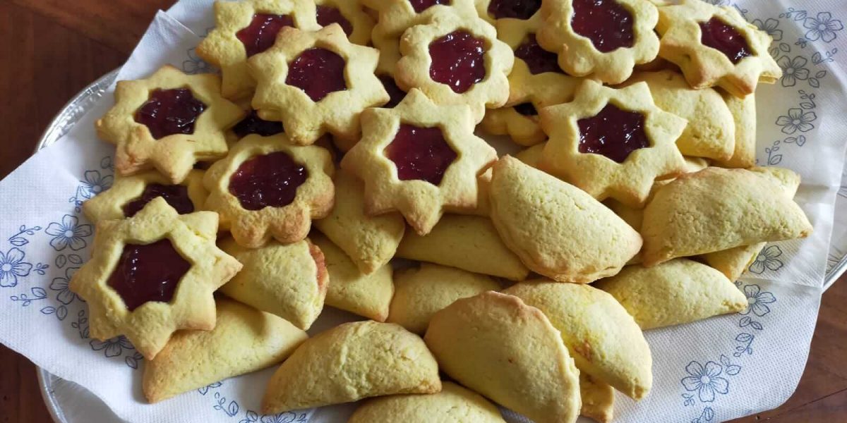 Ricetta biscotti allo Zafferano con confettura ai frutti di bosco